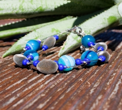 Bracelet : graines - perles du Zanzibar - Agate bleue