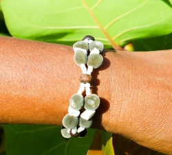 Bracelet 2 rangs : graines perles du Zanzibar - obsidienne blanche
