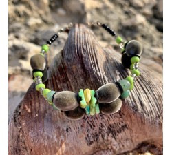 Bracelet 2 rangs : graines perles du Zanzibar - coquillages verts