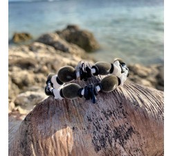 Bracelet 2 rangs : graines perles du Zanzibar - coquillages blancs et noirs