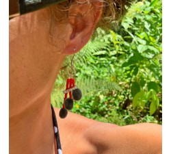Boucles d'oreilles :  perles du Zanzibar - strass - rouge